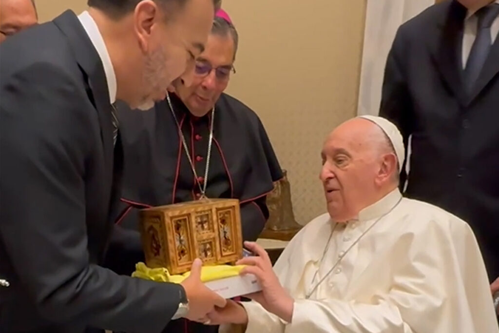 El Papa Francisco recibió a Pabel Muñoz en Italia. Foto: Cortesía.