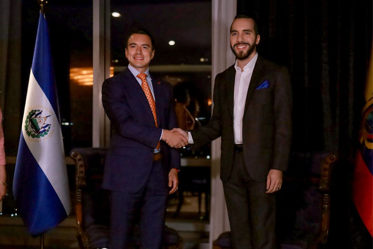 El presidente Daniel Noboa se reunió con el presidente de El Salvador, Nayib Bukele, en la capital salvadoreña para estrechar relaciones bilaterales