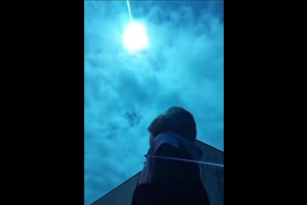 Un meteorito pasó por el cielo de Portugal. Foto: Captura de video.