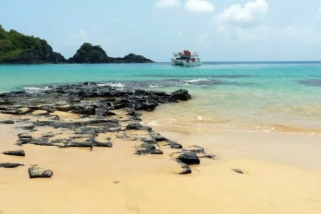 La playa de Sancho ubicada en la isla Fernando de Noronha, Brasil es considerada como la mejor de América Latina.