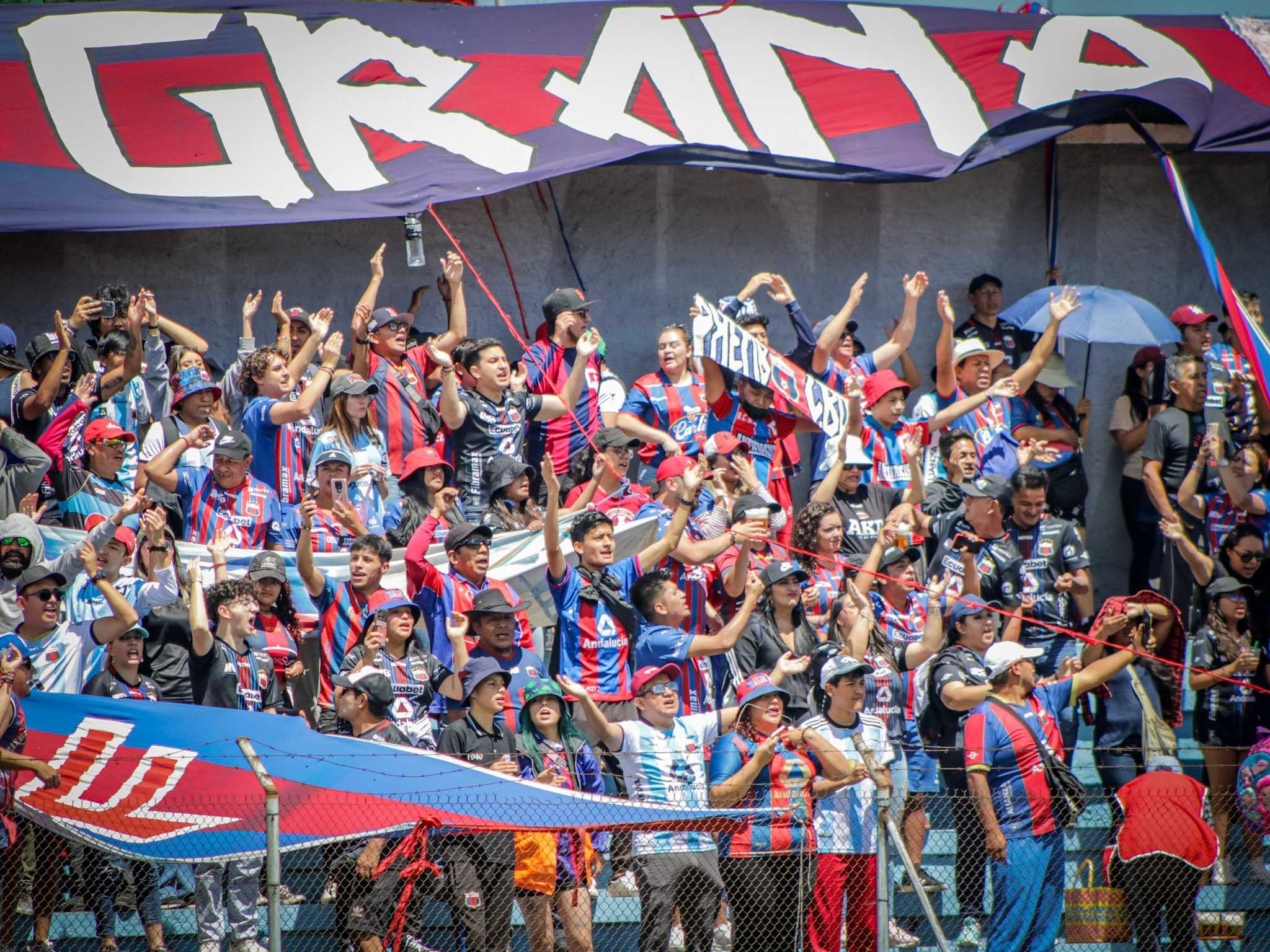 Aficionados del Deportivo Quito en uno de sus partidos.