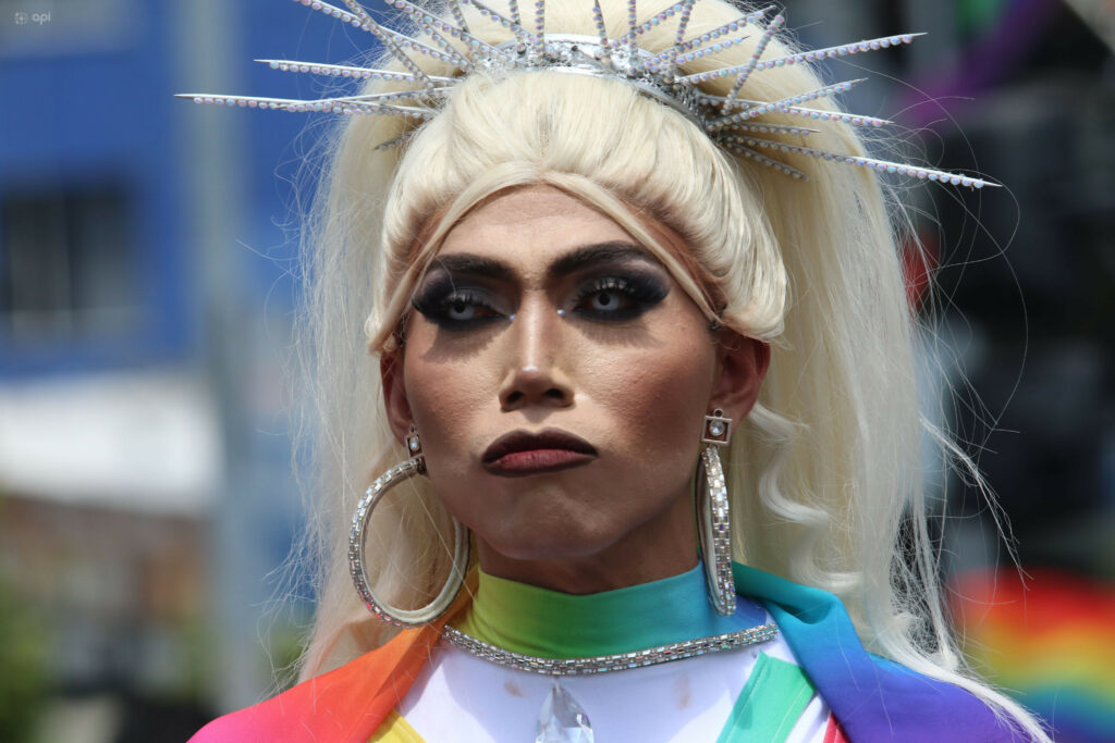 La marcha del Orgullo se desarrolló en las calles del norte de Quito. Foto: API.