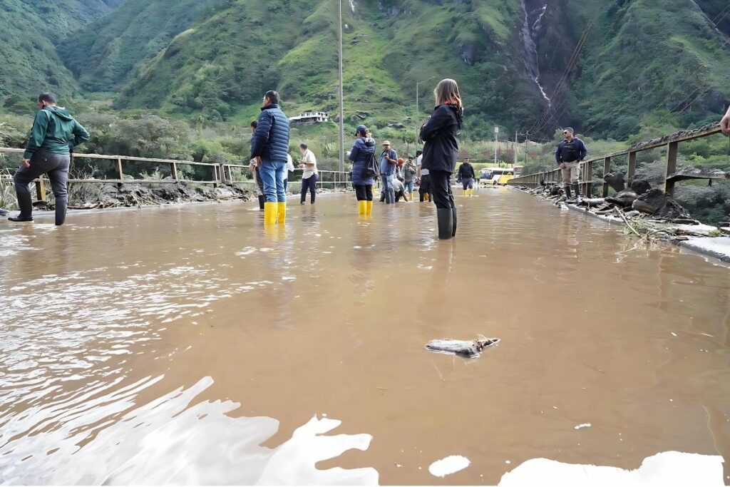 La vía Baños-Puyo, en Tungurahua se encuentra cerrada al paso vehicular, debido a los deslizamientos