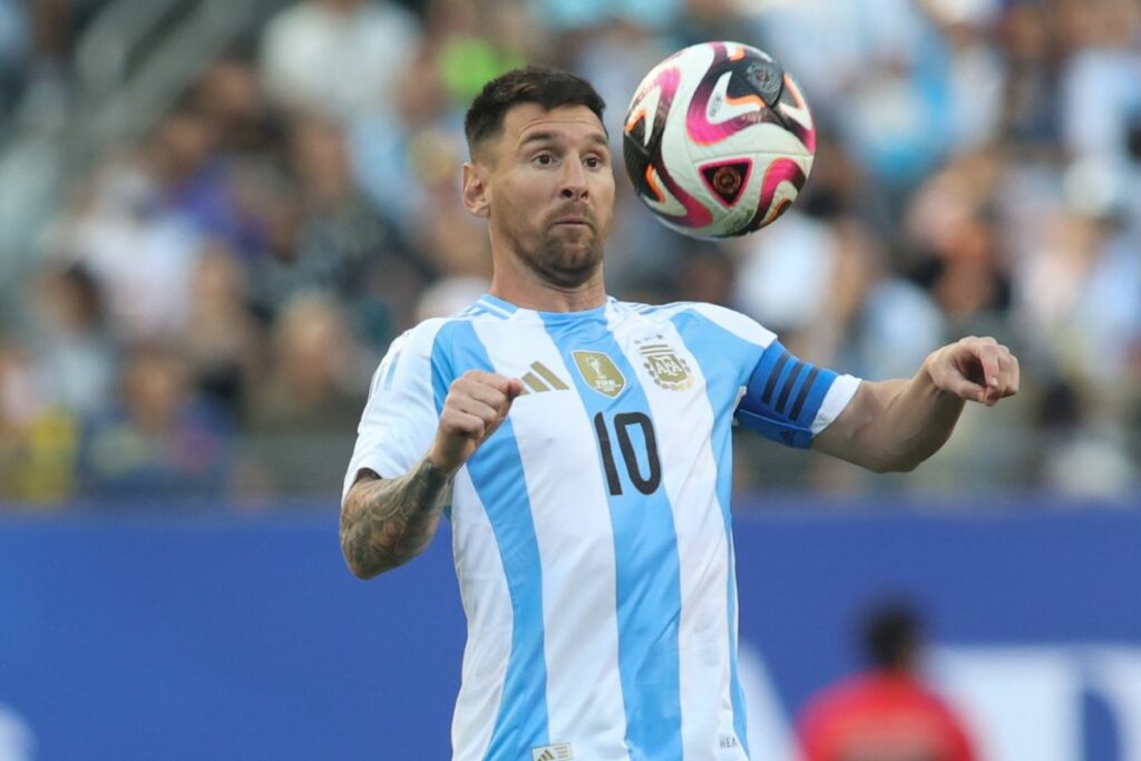 Lionel Messi en un partido amistoso con la Selección de Argentina previo al debut en la Copa América 2024.
