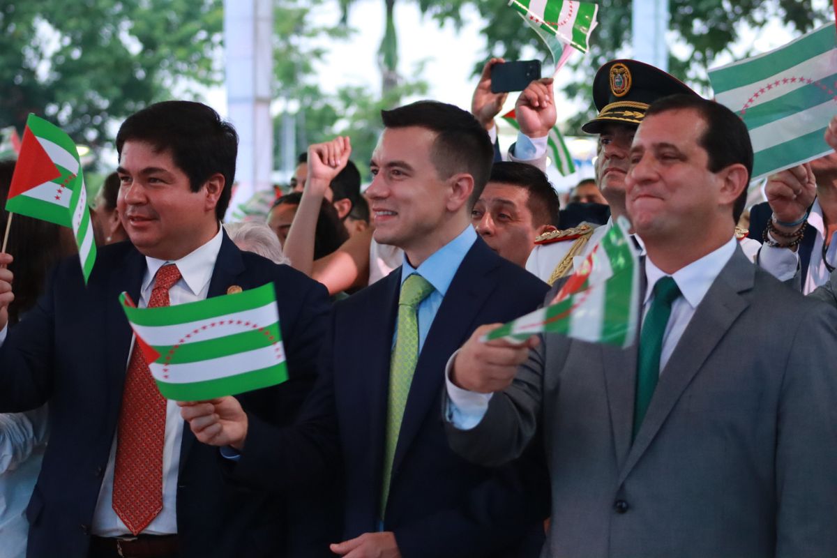 Daniel Noboa, presidente de la República, junto a Leonardo Orlando, prefecto de Manabí.