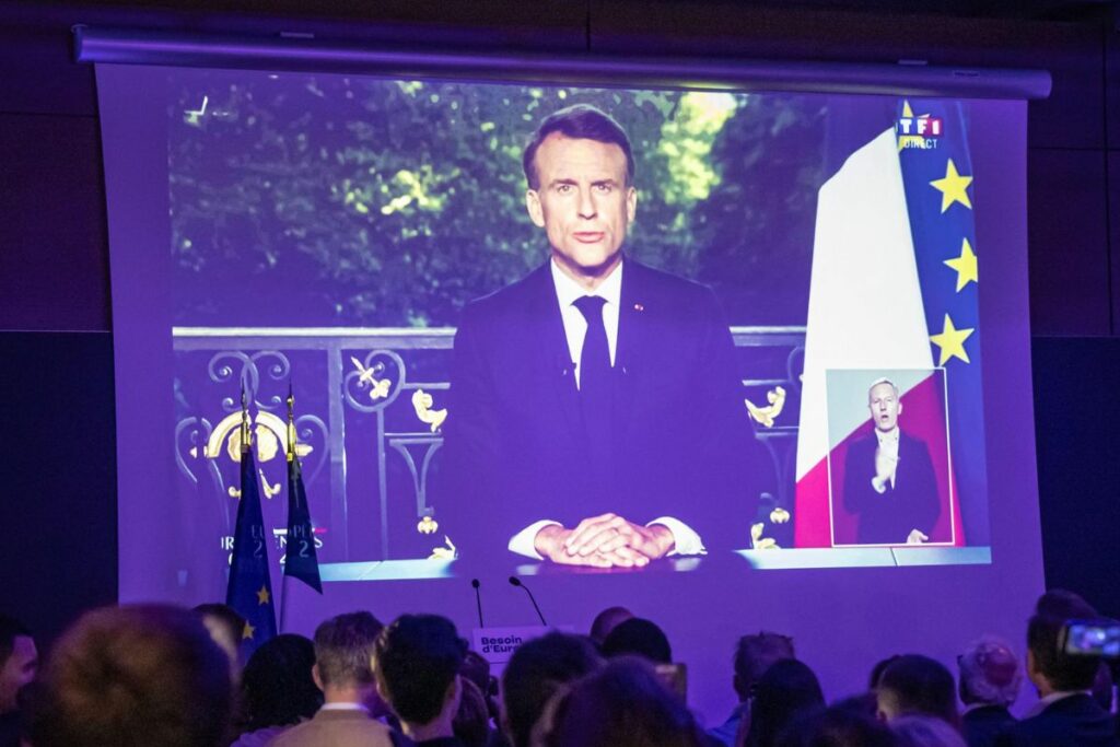 El presidente francés, Emmanuel Macron, realizó esta convocatoria mediante una transmisión televisiva. Agencia EFE