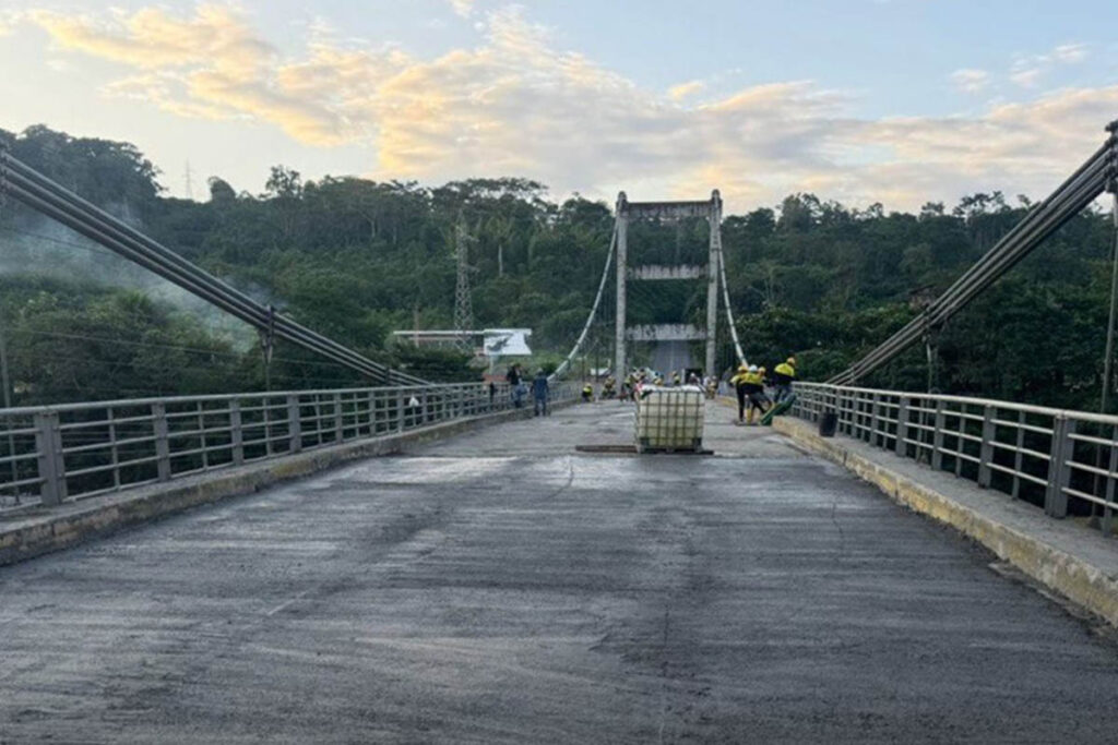 El puente colgante Puerto Napo está ubicado en el kilómetro 10 de la vía Tena – Puyo. Foto: Ministerio de transporte.