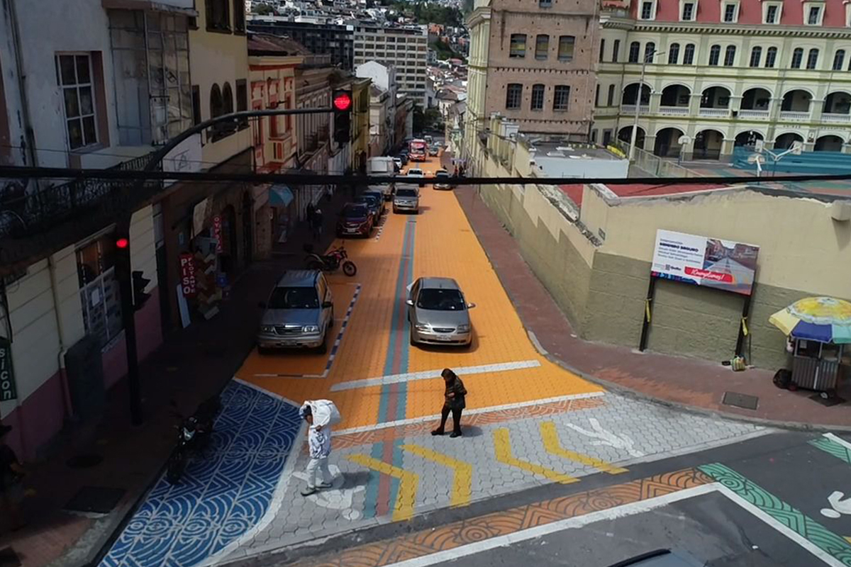La calle Caldas forma parte de los Senderos Seguros de Quito. Foto: Julio Estrella / EL COMERCIO.