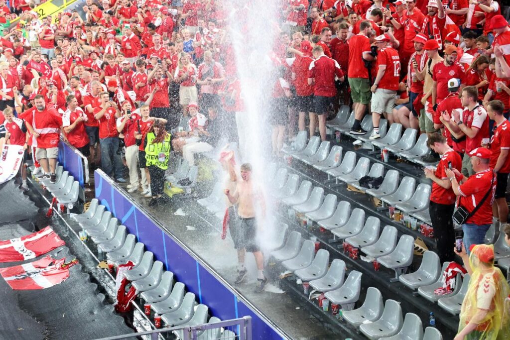 El partido entre Alemania y Dinamarca fue suspendido por lluvia, en la Eurocopa.