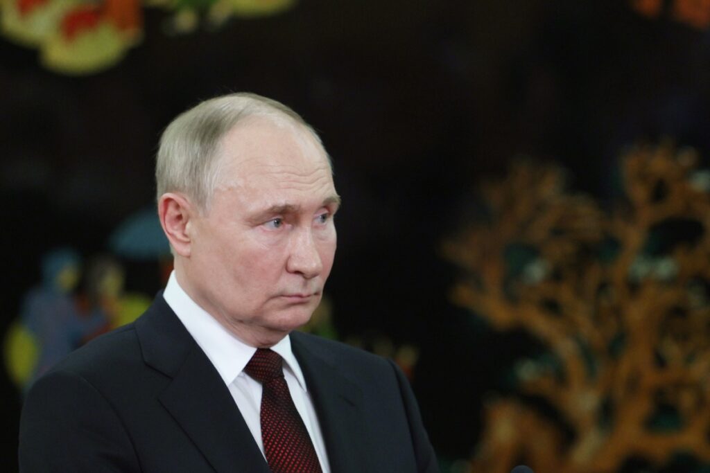 El presidente ruso Vladimir Putin habla durante una conferencia de prensa en Hanoi, Vietnam, el 20 de junio de 2024.