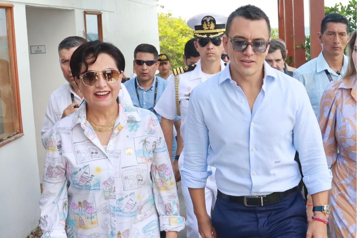 La canciller de Ecuador, Gabriela Sommerfeld, junto con el Presidente, Daniel Noboa.