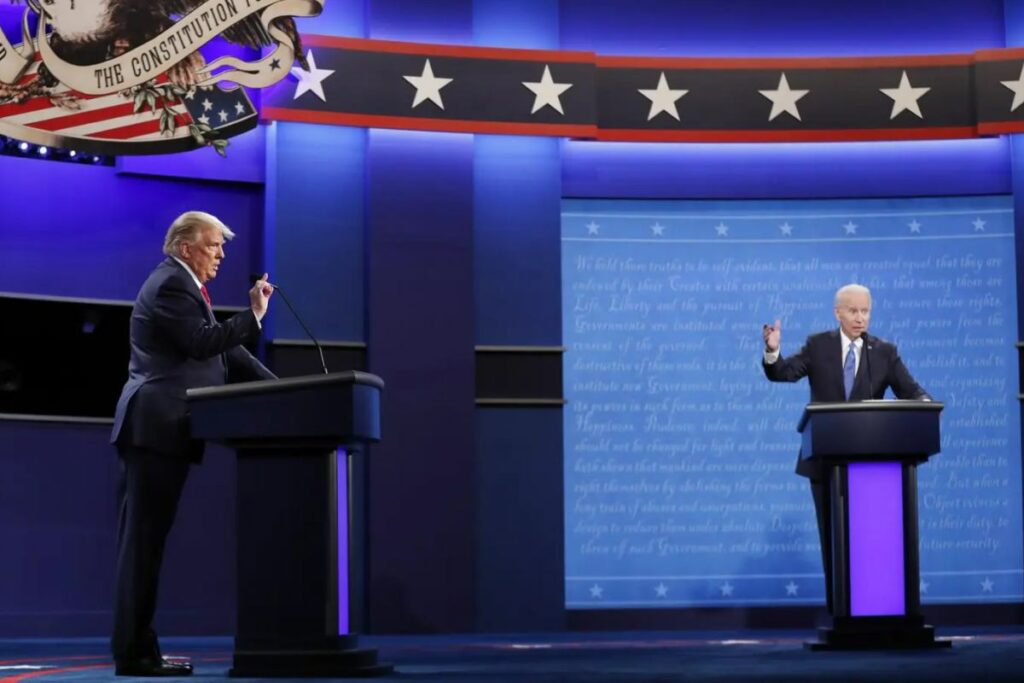 Joe Biden y Donald Trump durante el debate de este jueves
