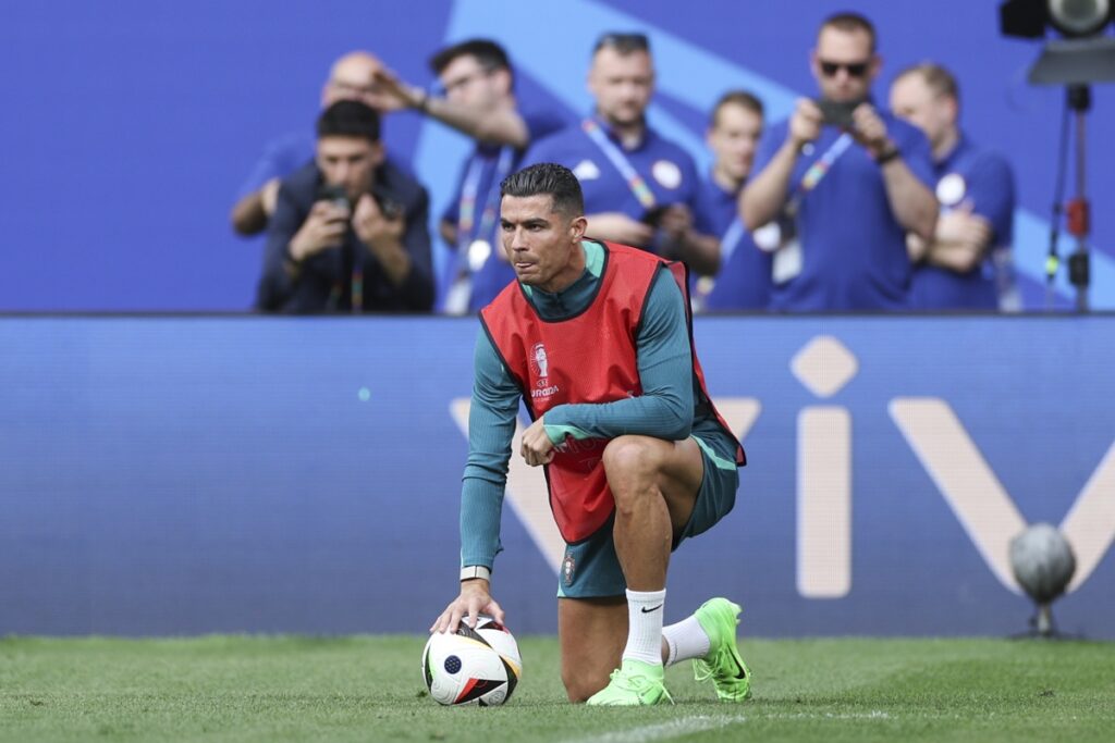 Cristiano Ronaldo en un entrenamiento con la Selección de Portugal antes de la Eurocopa.