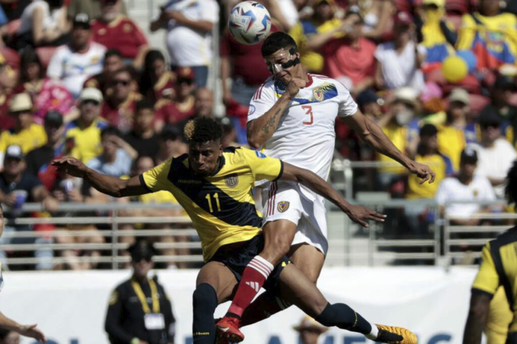 Kevin Rodríguez (11) con la Selección de Ecuador en la Copa América 2024.