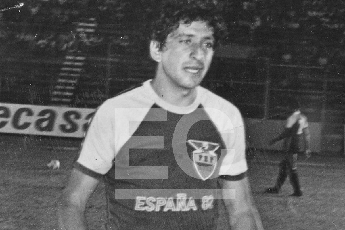 Polo Carrera durante su etapa como futbolista con la Selección de Ecuador.