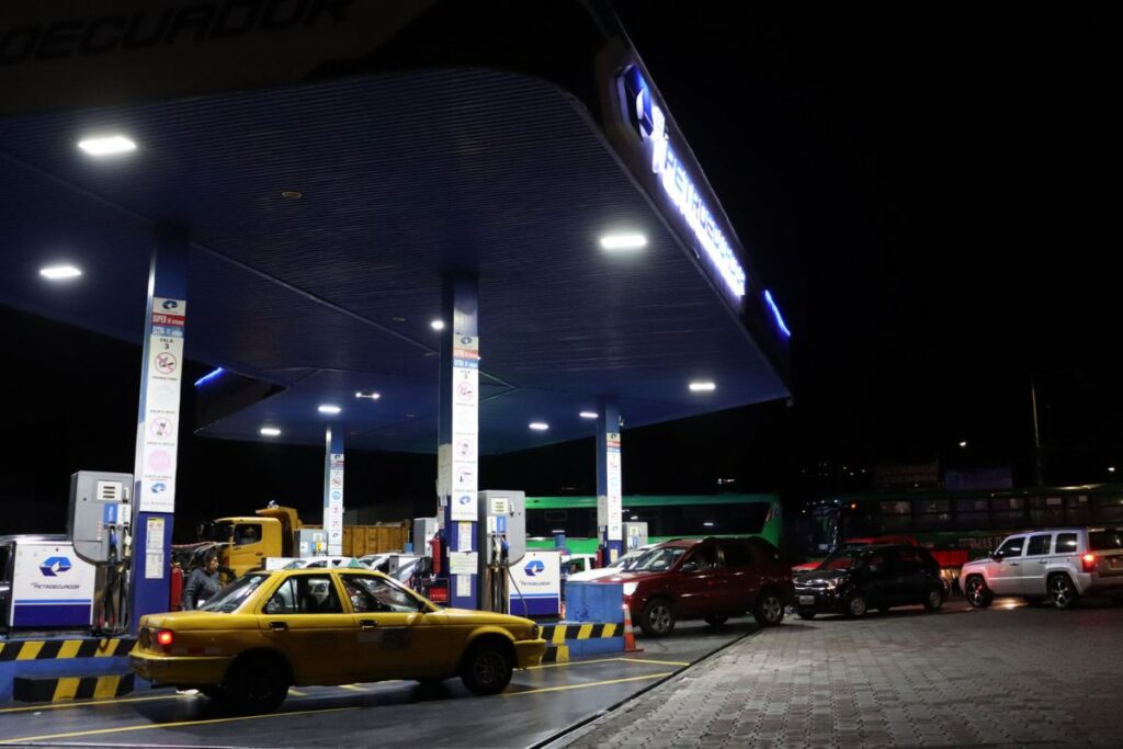 Ecuador incrementará los precios de las gasolinas extra y ecopaís a las 00:00 de este viernes