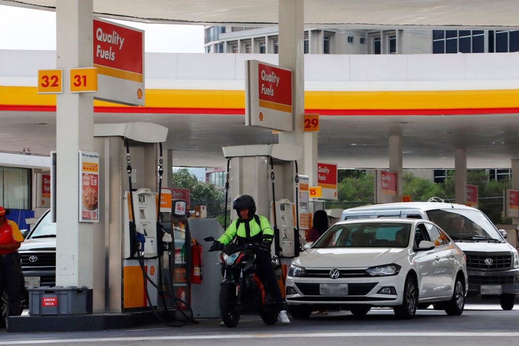 Está previsto que el nuevo precio de las gasolinas y el sistema de bandas se apliquen desde finales de junio de 2024. Foto: API