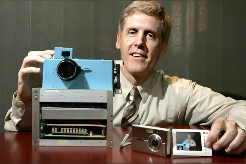 El inicio de la gran crisis para Kodak se remonta a 1975, cuando Steve Sasson, ingeniero de la compañía, ideó la primera cámara digital. Foto: Pinterest.