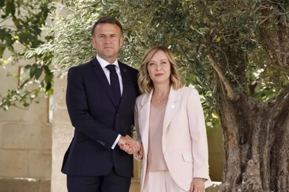 El presidente de Francia, Emmanuel Macron, y la primera ministra de Italia, Giorgia Meloni.