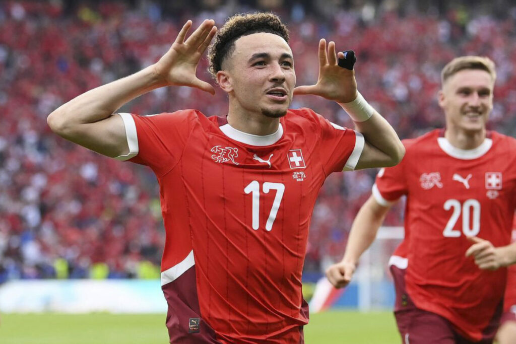 Ruben Vargas celebra el segundo gol de Suiza ante Italia en la Eurocopa 2024.