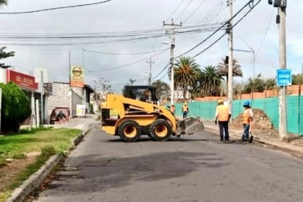 También se realizan trabajos en Tumbaco en la calle Francisco Pizarro entre pasaje Rosa Cárdenas hasta la calle Rimiñahui.