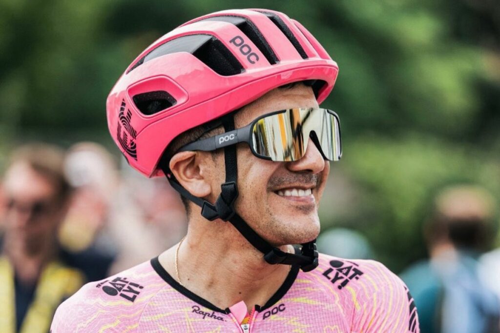 Richard Carapaz, ciclista ecuatoriano del EF Education-EasyPost en el Tour de Francia 2024.