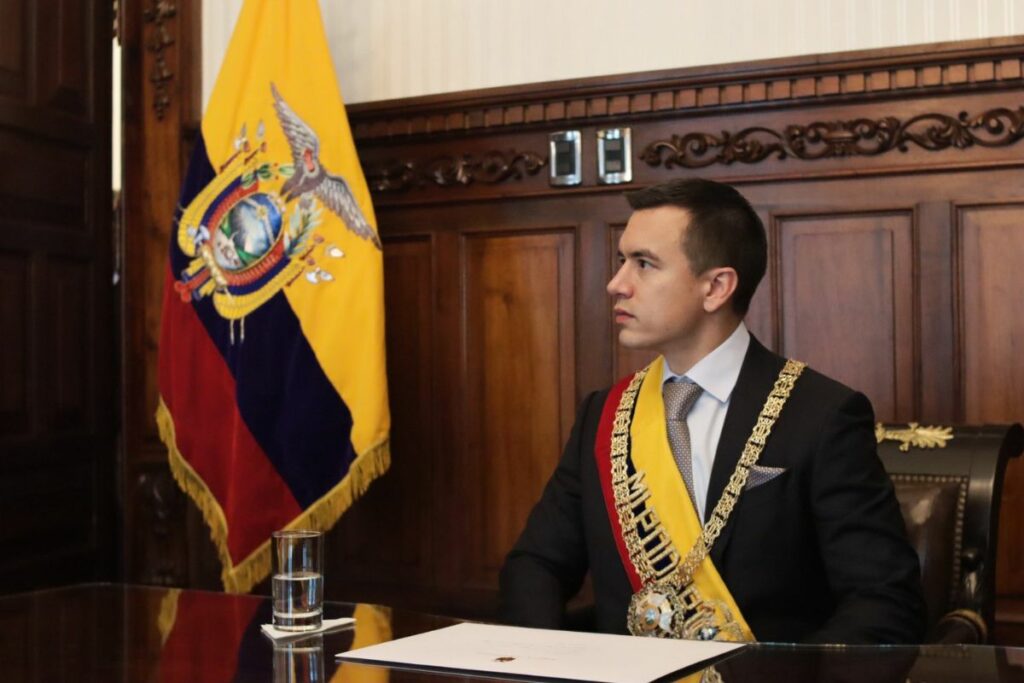 El presidente Daniel Noboa entregó becas a las mujeres en Guayas.