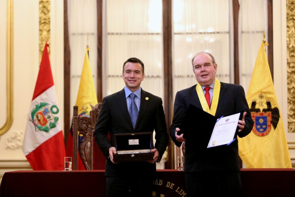 El presidente Daniel Noboa recibió las llaves de la ciudad en Lima, capital de Perú.