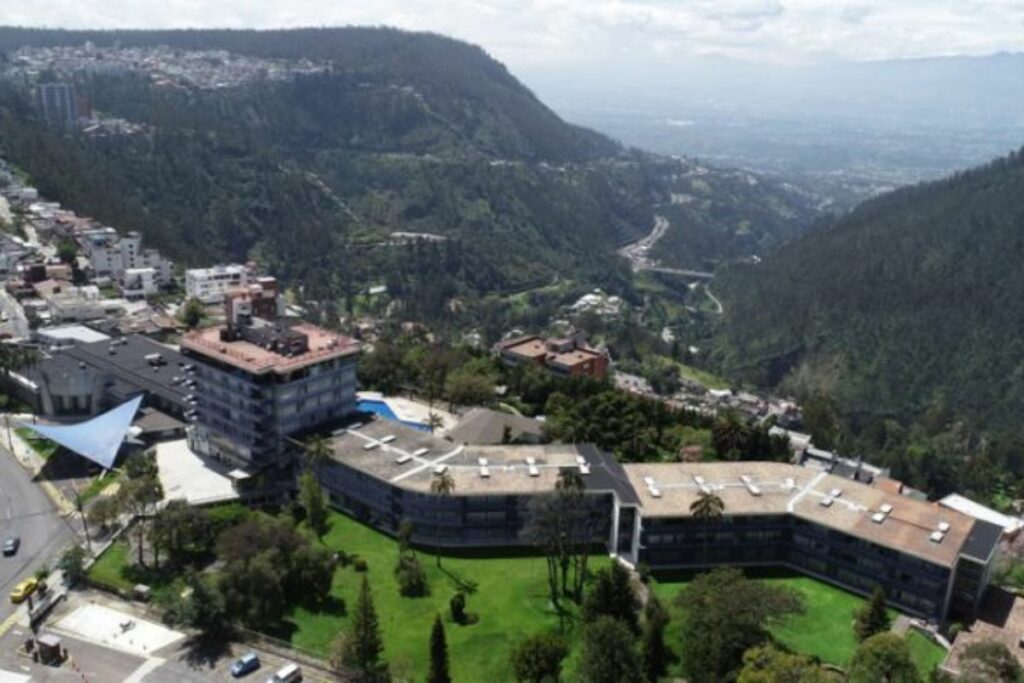 El Hotel Quito se encuentra en el norte de la capital ecuatoriana.
