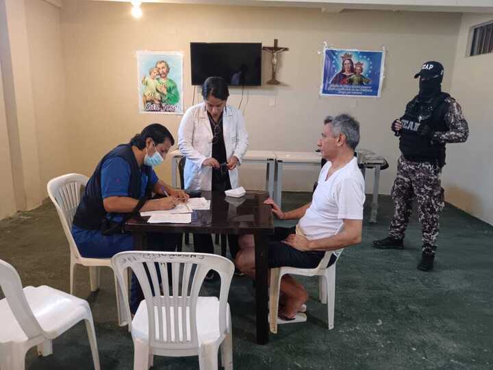 Atención médica brindada a Jorge Glas, exvicepresidente de Ecuador. Foto: Cortesía