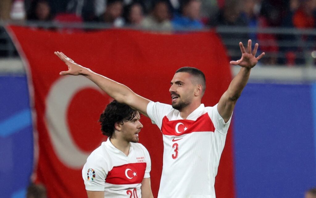 Merih Demiral celebra un gol con la Selección de Turquía en la Eurocopa 2024.