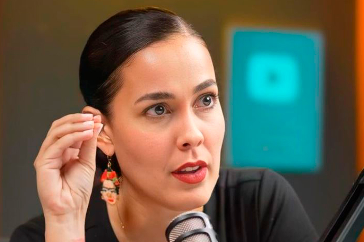 La Cancillería revocó la visa de la periodista cubana Alondra Santiago.