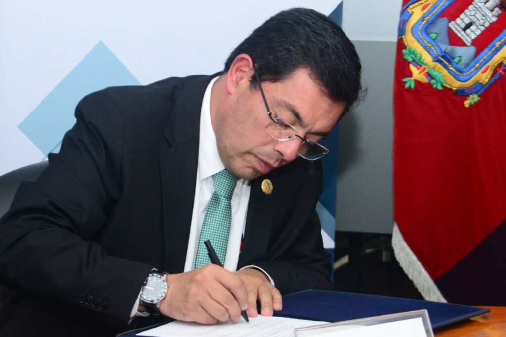 Carlos Rivera, gerente del BDE durante la firma del crédito