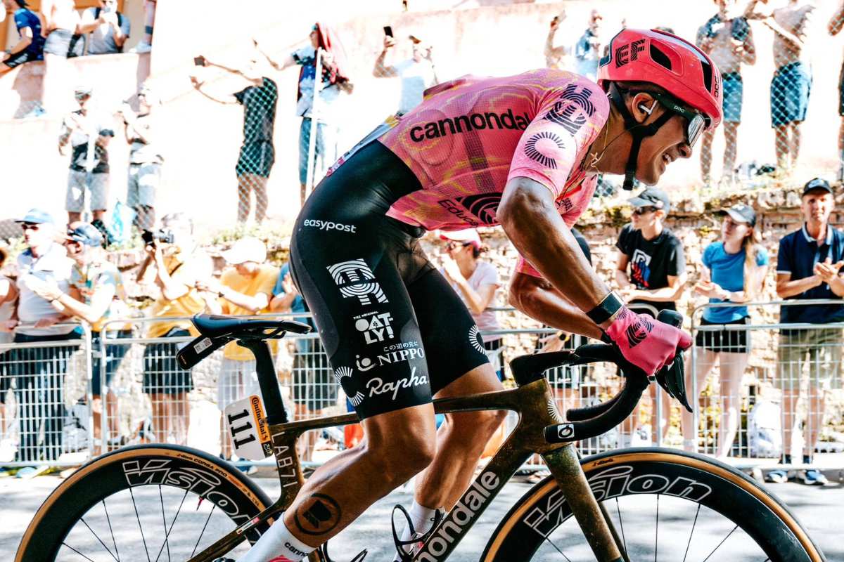 Richard Carapaz, ciclista ecuatoriano del EF Education-EasyPost en el Tour de Francia 2024.