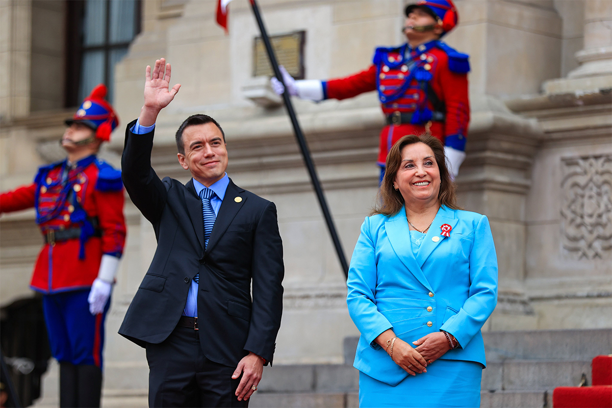 Daniel Noboa y Dina Boluarte antes de ingresar al Palacio de Gobierno.