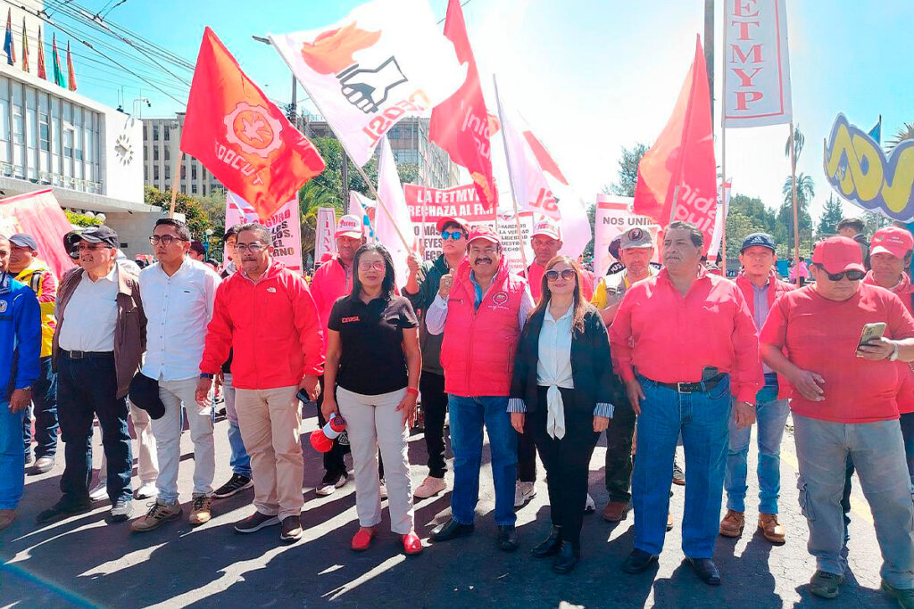 Varios representantes del Frente Unitario de Trabajadores (FUT) en movilizaciones el pasado 1 de mayo de 2024.