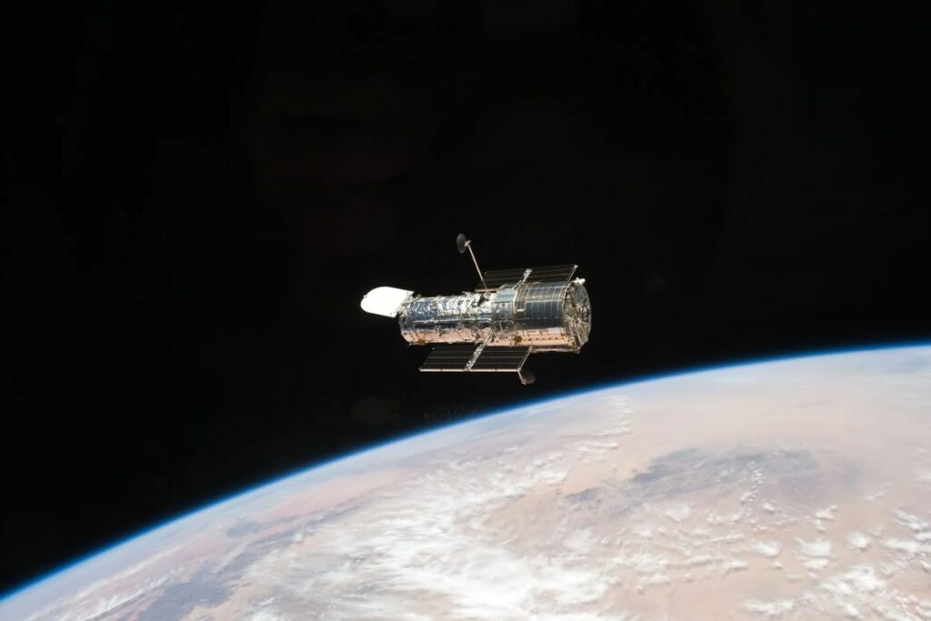 El telescopio espacial Hubble durante sus operaciones